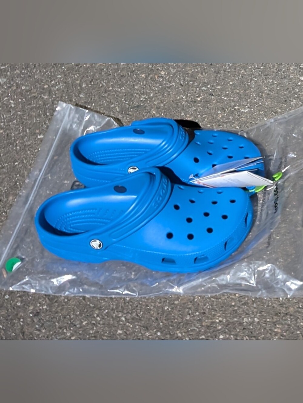 CROCS Unisex Classic Clog in Bright Blue